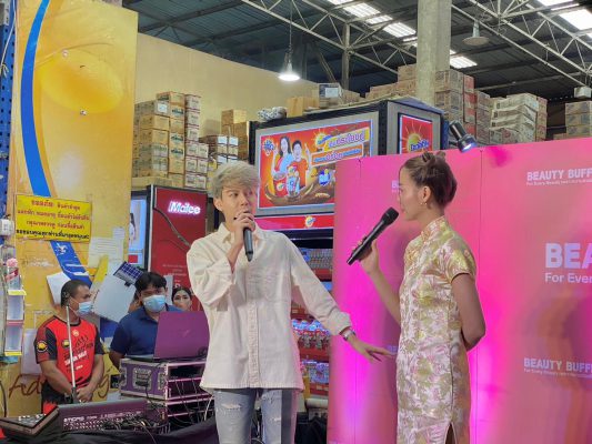 BEAUTY collaborates with Yung Tuenjai, Meet & Greet event with "Kru Toey Apiwat", the view exceeds 100 million in Ubon Ratchathani.